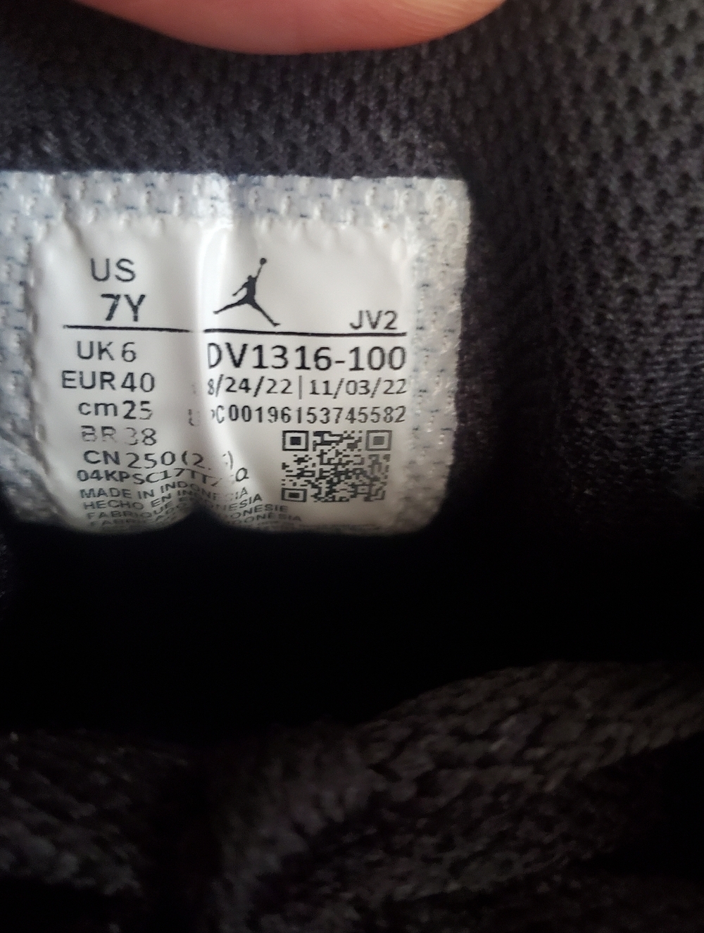 Nike Air Jordan 1 Mids 7Y - Picture 7 of 7
